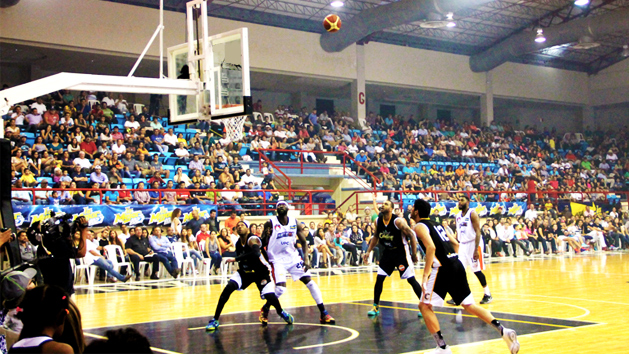 Mazatlán Nauticos basketball game