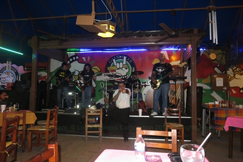 Gus y Gus Restaurant Stage