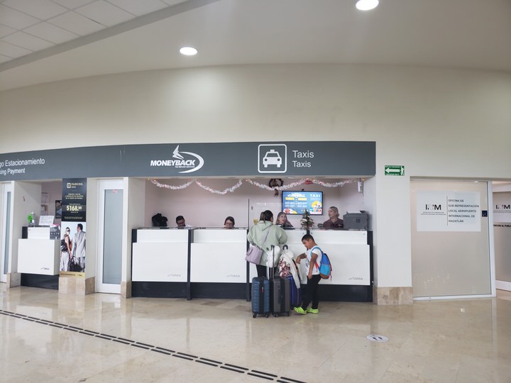 Taxi/Shuttle kiosk in Mazatlán International Airport in Mazatlán, Sinaloa, Mexico